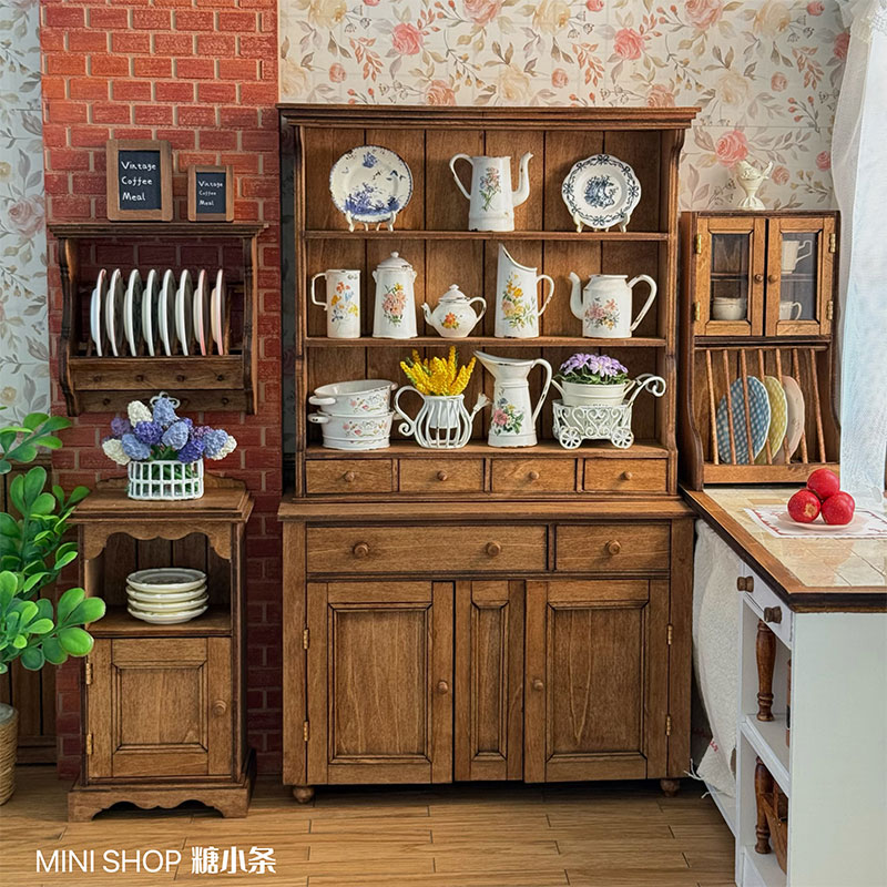 Vintage Home Textiles - 1:6 Wood Vintage Sideboard Cabinet Plate
